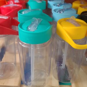 Botellas plástica con pico 750